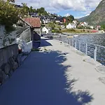 Hébergement de vacances Sentralt I Terrasse Med Fjordutsikt *