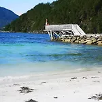 Sentralt I Terrasse Med Fjordutsikt Sogndal