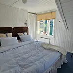 Sentralt I Terrasse Med Fjordutsikt