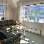 Hébergement de vacances Sentralt I Terrasse Med Fjordutsikt