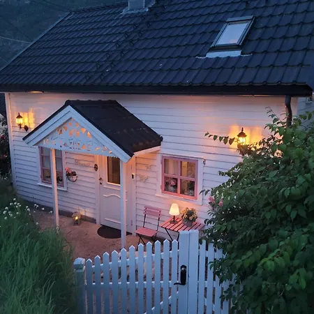 Sjarmerende Perle Med Utsikt Mot Fjorden * Sogndal