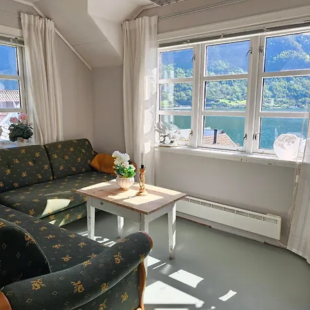 Hébergement de vacances Sentralt I Terrasse Med Fjordutsikt