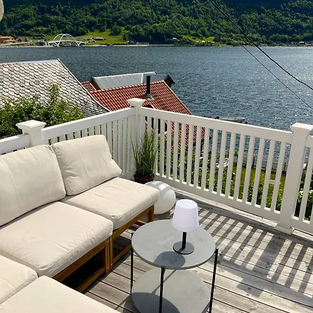 Sjarmerende Perle Med Utsikt Mot Fjorden