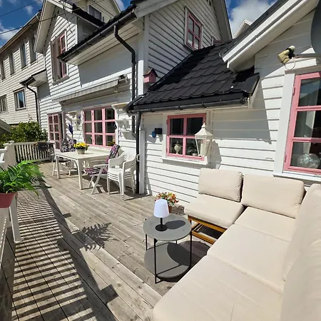 Hébergement de vacances Sentralt I Terrasse Med Fjordutsikt Sogndal
