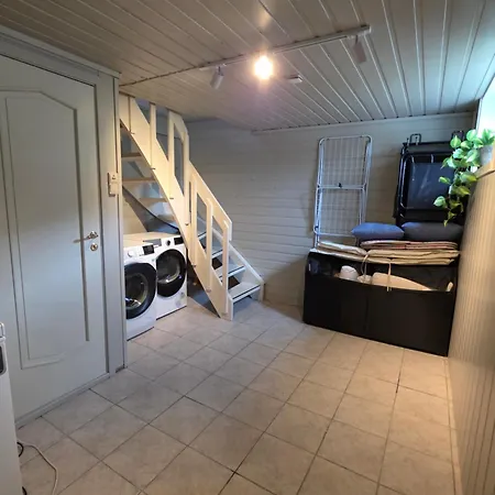 Sentralt I Terrasse Med Fjordutsikt
