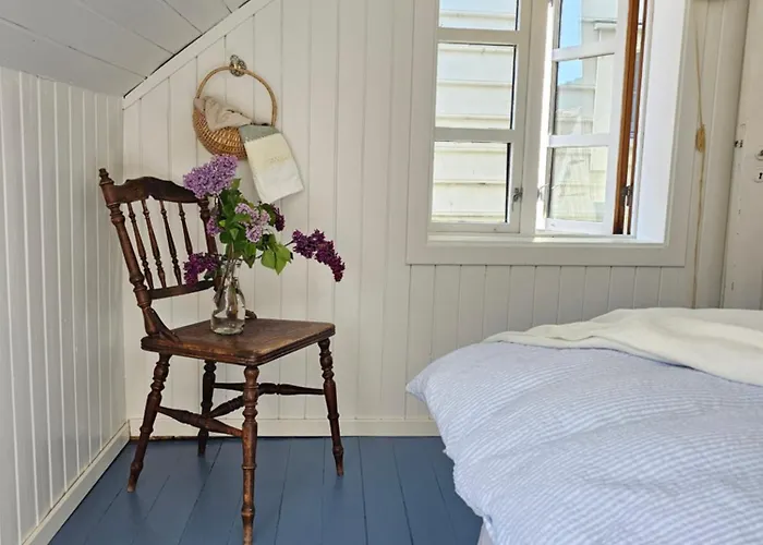 Sentralt I Terrasse Med Fjordutsikt *