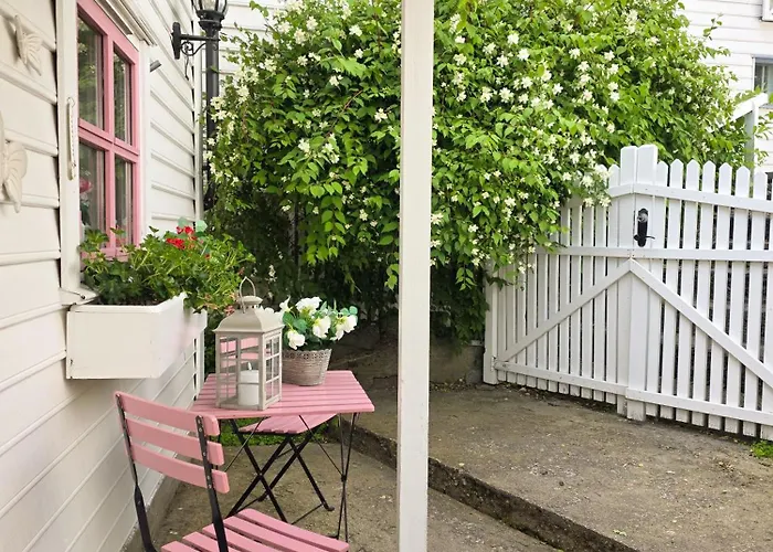 Sentralt I Terrasse Med Fjordutsikt Согндал