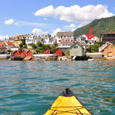 Sentralt I Terrasse Med Fjordutsikt Hébergement de vacances Sogndal