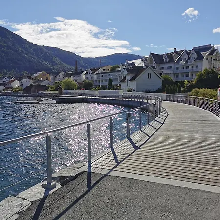 Hébergement de vacances Sentralt I Terrasse Med Fjordutsikt