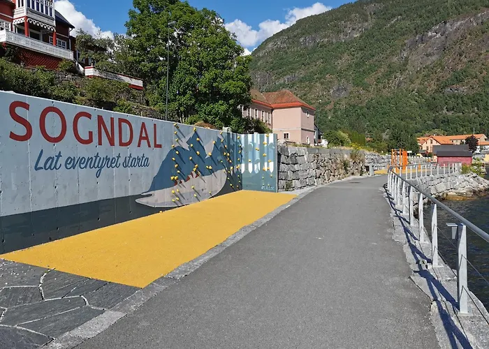 Sentralt I Terrasse Med Fjordutsikt Hébergement de vacances