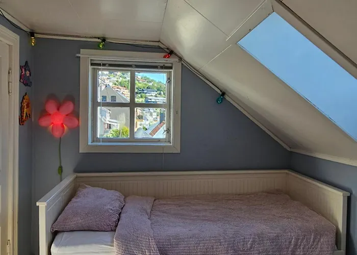 Sentralt I Terrasse Med Fjordutsikt *