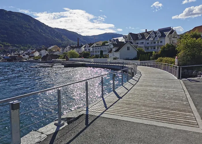 Hébergement de vacances Sentralt I Terrasse Med Fjordutsikt