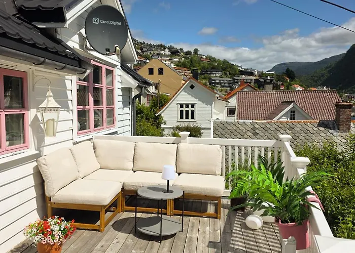 Hébergement de vacances Sentralt I Terrasse Med Fjordutsikt Sogndal